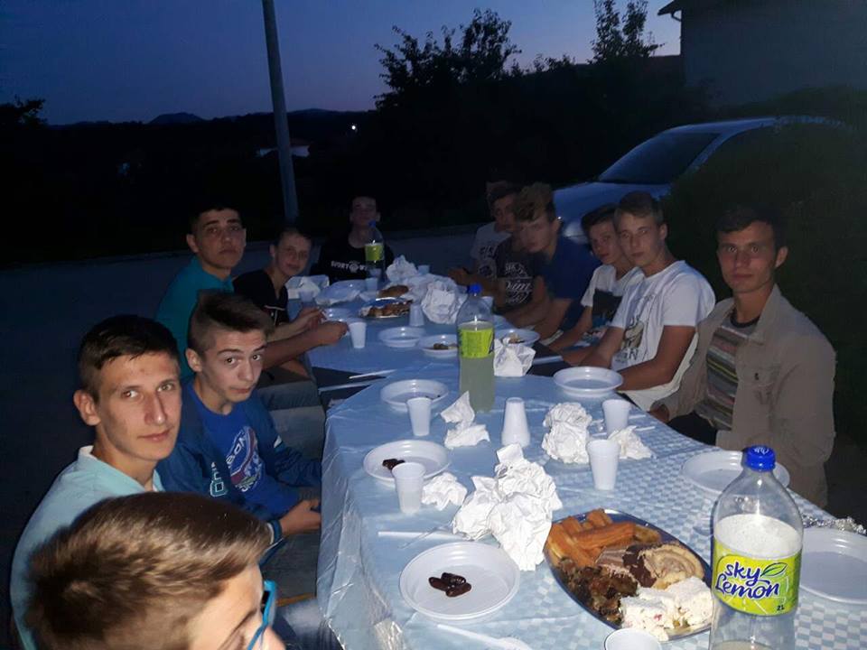 19184037_1705504342823100_122059490_n